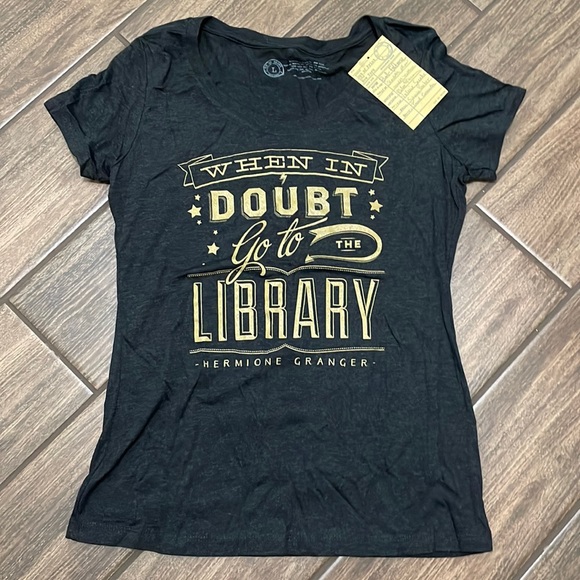 Out of Print Tops - NWT Out Of Print Harry Potter “When in Doubt Go To the Library” Shirt